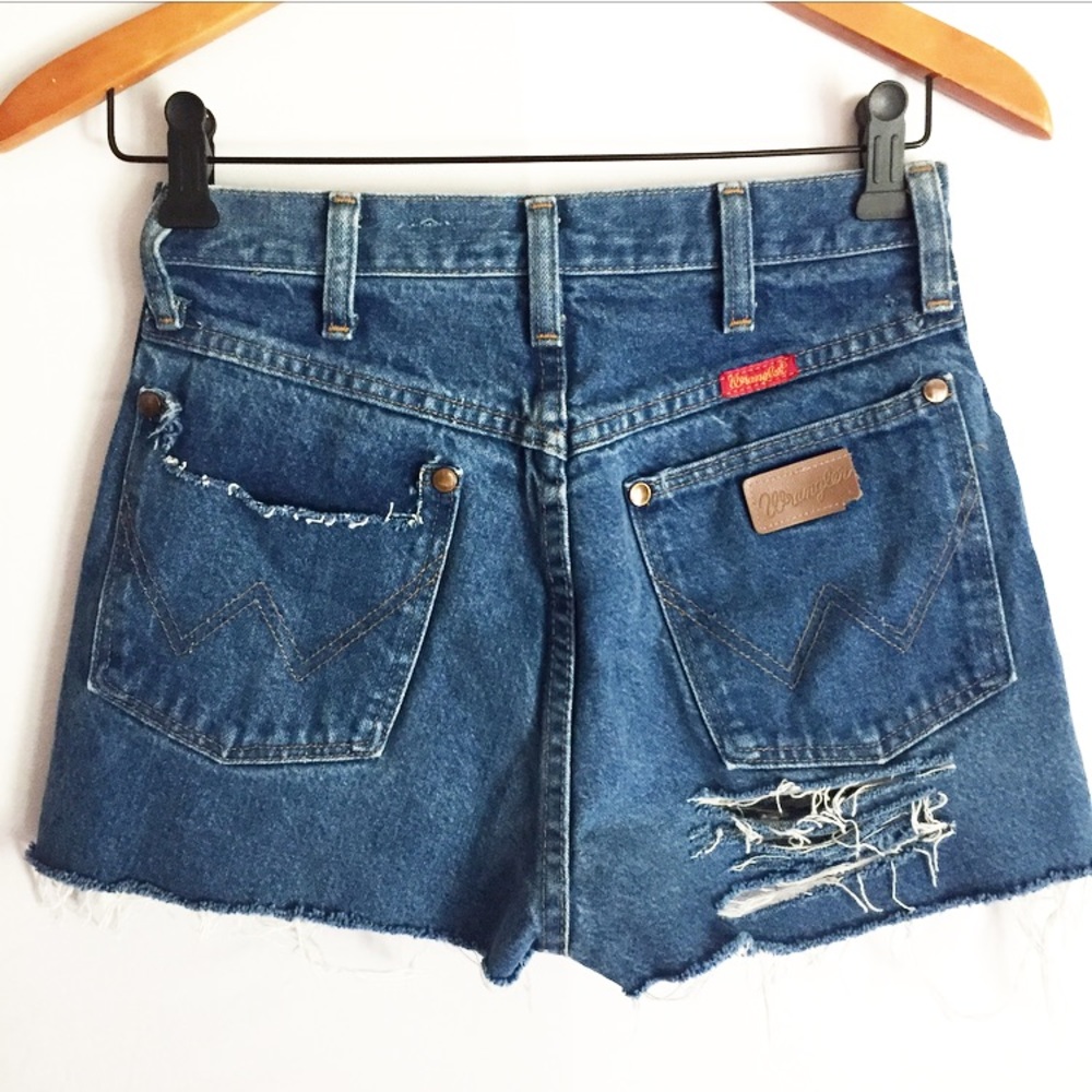 Vintage high waist Wrangler denim jean shorts